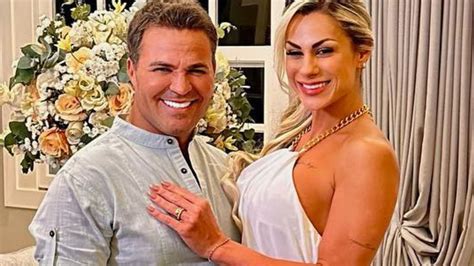 Eduardo Costa casa com Mariana Polastreli em cerimônia intimista