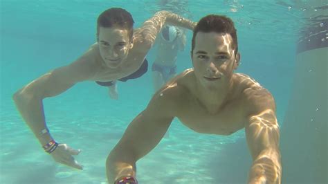 Selfie-Takers Tend To Overestimate Their Attractiveness, Study Finds • Instinct Magazine