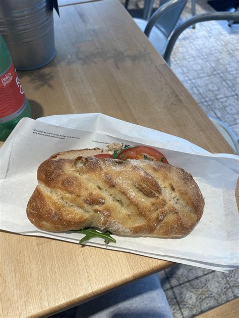 tuna sandwich calories? no mayo and if only a little bit otherwise only tuna arugula and ...