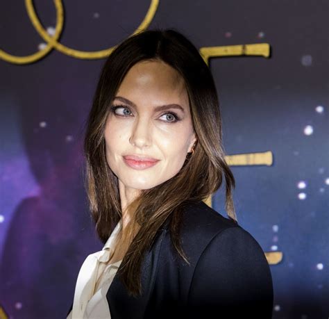 Μεγάλο βήμα για την Angelina Jolie - Έκανε Instagram official τη σχέση της με τον ράπερ Akala ...