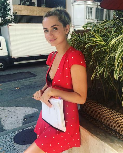 O belo corpo de Ana de Armas - Tomates Podres