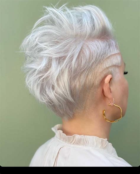 40+ Platinum Blonde Hair Color Ideas for 2025 | Short platinum blonde ...