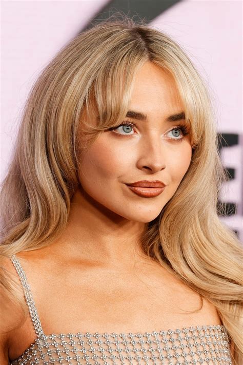 Sabrina Carpenter - American Music Awards 2022 • CelebMafia