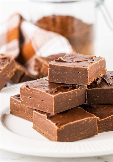 EASY CHOCOLATE FUDGE RECIPE - WonkyWonderful