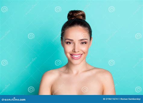 Foto De Joven Feliz Alegre Hermosa Mujer Sin Ropa Belleza Natural ...