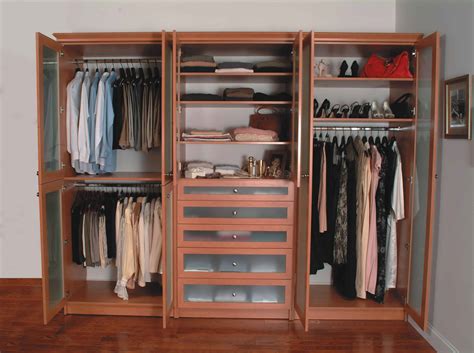 Custom Wood Closet Designs