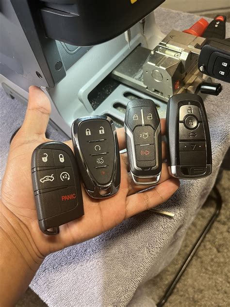llaves de carro \ car keys for Sale in Redlands, CA - OfferUp