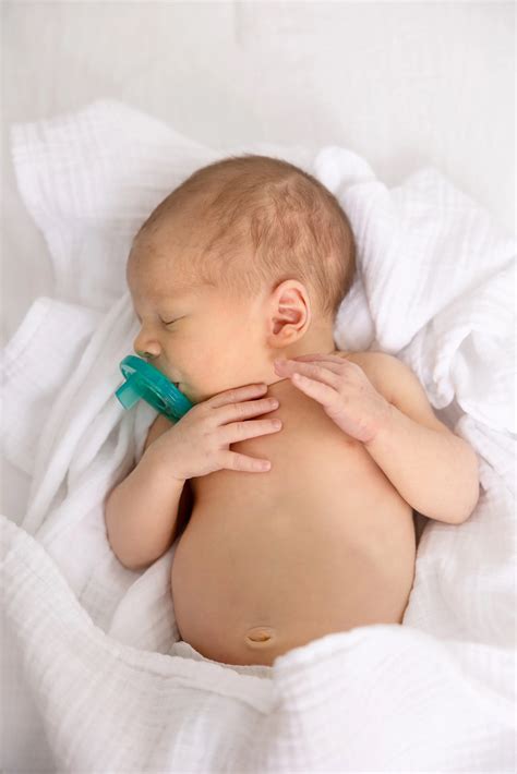 what's the best age for newborn portraits — Lea Murphy Photography