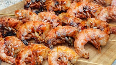 Маринад для вкусных креветок. Шашлык из королевских креветок с соусом ...