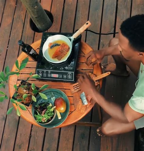 Bertram Williams Jr.'s feet