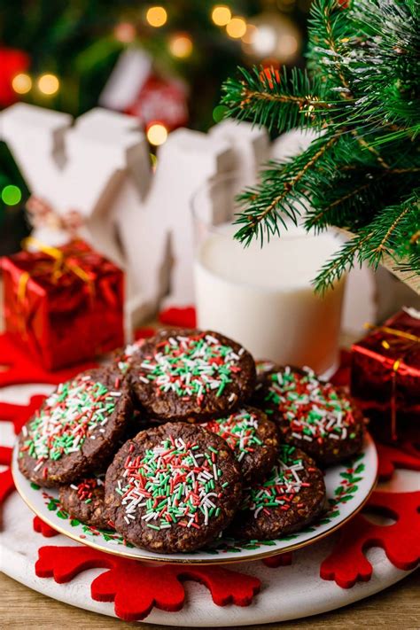 35 No-Bake Christmas Cookies & Treats - Insanely Good
