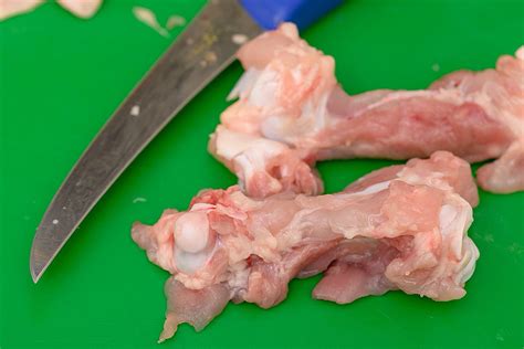 Как правильно разделать курицу на части: пошаговая инструкция | РБК Life
