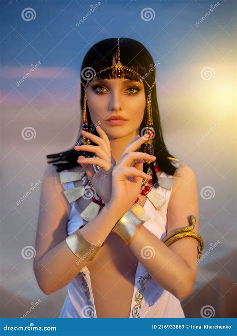 Portrait of Egypt Style Woman. Girl Goddess Queen Cleopatra Stand in ...