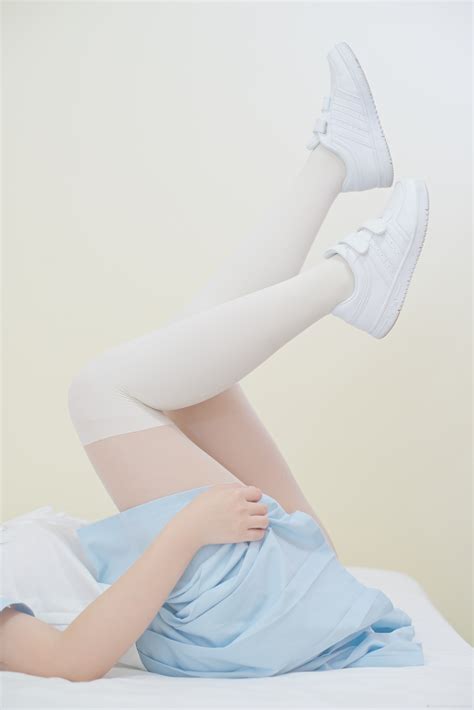 Free Images : hand, girl, white, sweet, feet, trunk, cute, leg ...