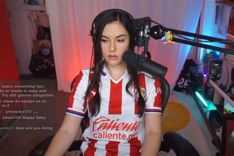 Liga MX 2023: Sasha Grey, ex actriz porno, posó con jersey de Chivas para el Clásico ante ...