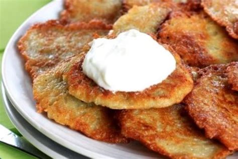 Научили жарить сочные драники по-белорусски без муки и яиц - как ...