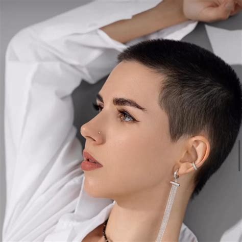 25+ Women’s Buzz Cuts