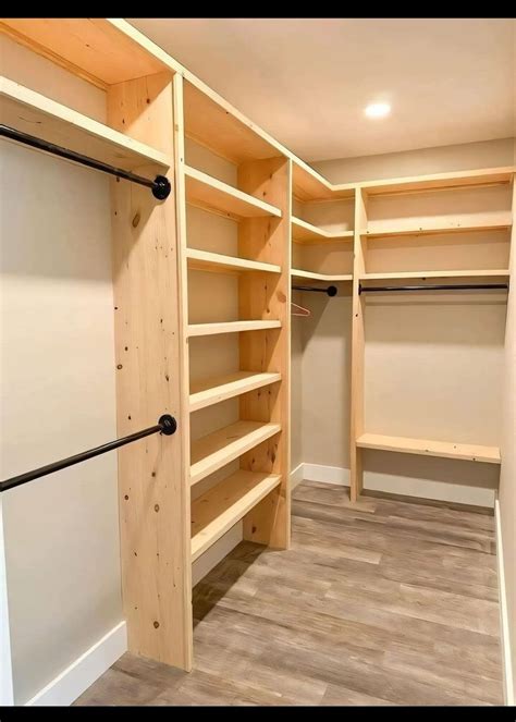 Pin de Lindsay Mazzocco em Organize em 2025 | Vestiários pequenos ...