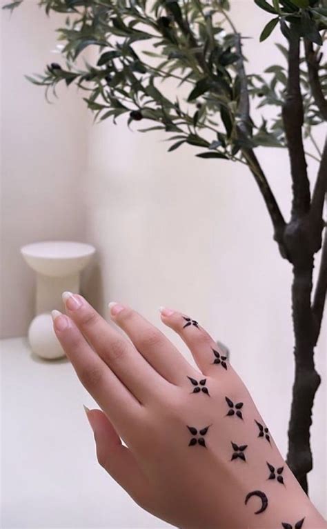 Pin on Henna Mehndi Designs | Simple mehndi designs fingers, Mehndi ...