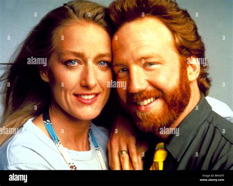 THIRTYSOMETHING (TV) THIRTY SOMETHING (TV) (ALT) PATRICIA WETTIG, TIMOTHY BUSFIELD THIR 037 ...