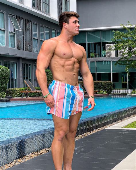 BODYBUILDER – CHASE CALVIT – Monday XYZ