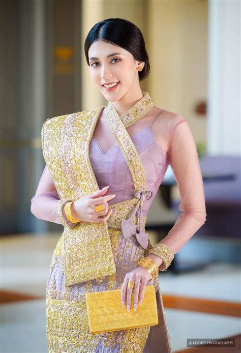 Myanmar dress Traditional Thai Clothing, Traditional Dresses Designs ...
