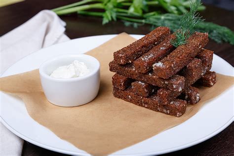 Хрустящие гренки с чесноком: искусство во фритюре