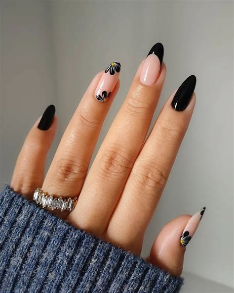 50 Irresistible Short Almond Nails To Glam You Up Instantly - Woman ...