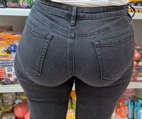Fit Mexican Latina Milf With a Fat Ass in Jeans - Tight Jeans - Forum