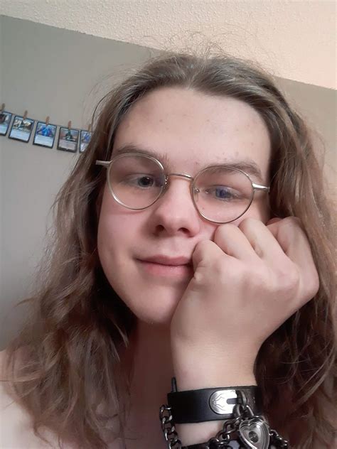 Do you think I'd be good at sucking black cock?😉 | Scrolller