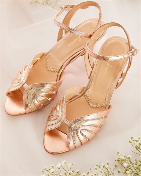 Rose Gold Wedding Shoes: 21 Ideas For Modern Brides + FAQs | Wedding ...