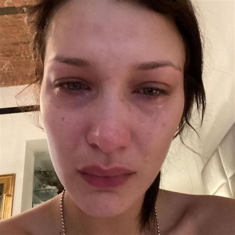 Bella Hadid se muestra llorando ante sus fans: "Las redes sociales no ...
