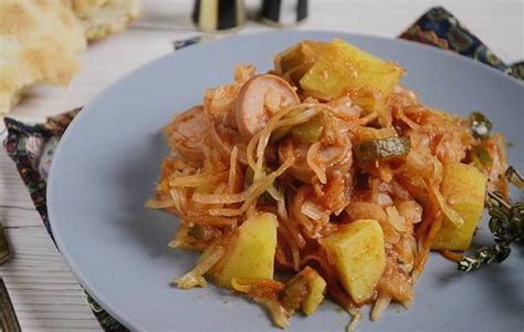 Солянка из квашеной капусты с сосисками - классический рецепт с ...