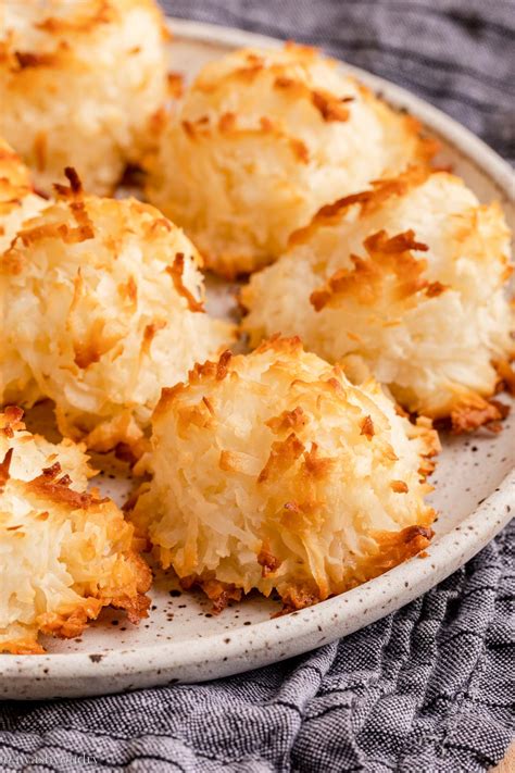 Easy Coconut Macaroons Recipe Easy And Delicious Coconut Macaroons