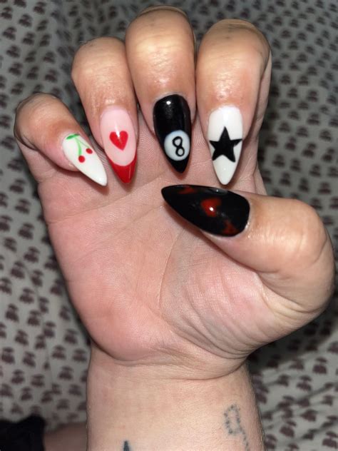 new to this sub, my nail tech 8 these up : r/Nails