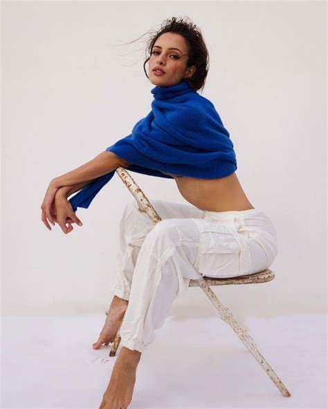 ఘాటు అందాలతో హీటెక్కిస్తున్న తృప్తి దిమ్రి.. డోస్ మాములుగా లేదులే..! | Animal Actress Tripti ...