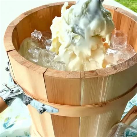 Indulgent Homemade Peach Ice Cream That Melts Your Heart