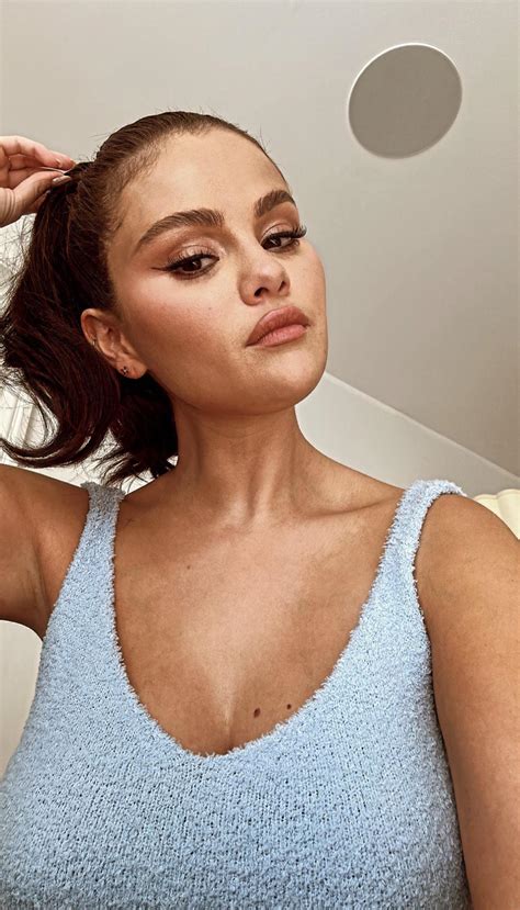 Super sexy Selena Gomez selfie | IG August 2023 : r/CelebritySelfies