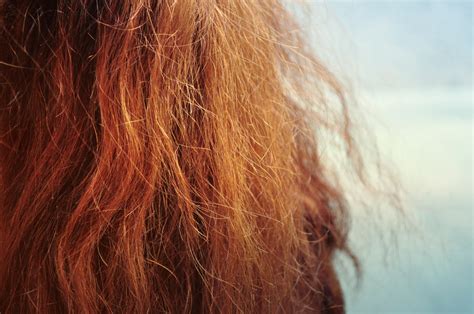 The 7 Best Hairstyles for Frizzy, Puffy Hair