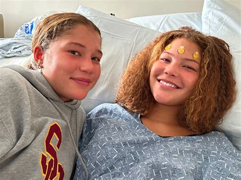 Michael Strahan's daughter reveals brain tumor battle - ABC News