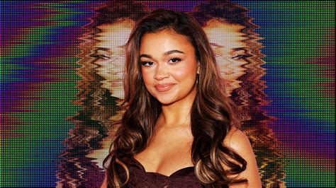 Madison Bailey Thinks Time Cut ‘Freaking Nailed’ 2003 Fashion, Talks Outer Banks Navigating Race ...