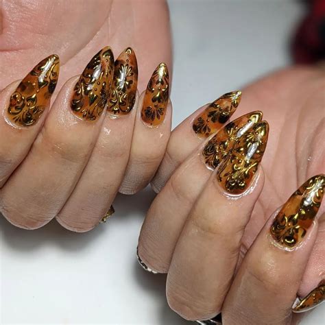 11 Chic Tortoiseshell Nails You Have To Wear This Season