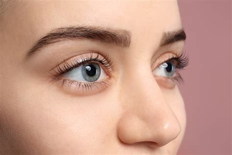 Is Vaseline Bad For Your Eyelashes? [Eyelash Growth Hack]