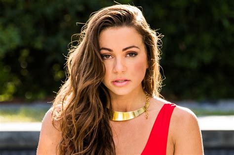 20 Extraordinary Facts About Abigail Mac - Facts.net