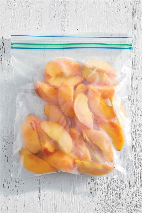 How To Freeze Peaches To Enjoy All Year Long