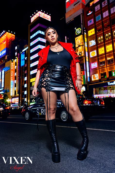 VIOLET MYERS — Vixen