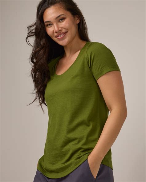 Stella Signature Merino Wool Scoop Neck Tee - Moss Green – Stella Scoop ...