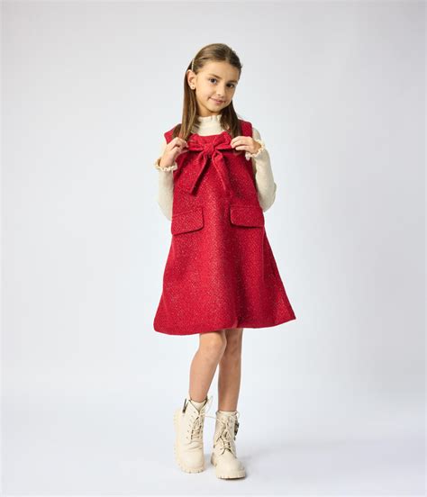 Robe rouge sans manches & haut beige – L’allure moderne et gracieuse des enfants – Mazyoud