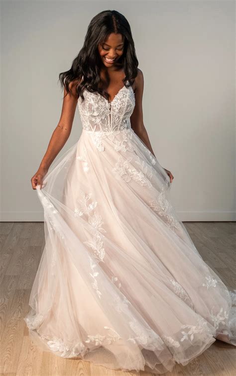 V neck lace wedding dress 60 photos - Astyledwedding.com
