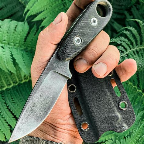 The Best Knife for Self Defense to Carry: How to Choose - CutHills.com